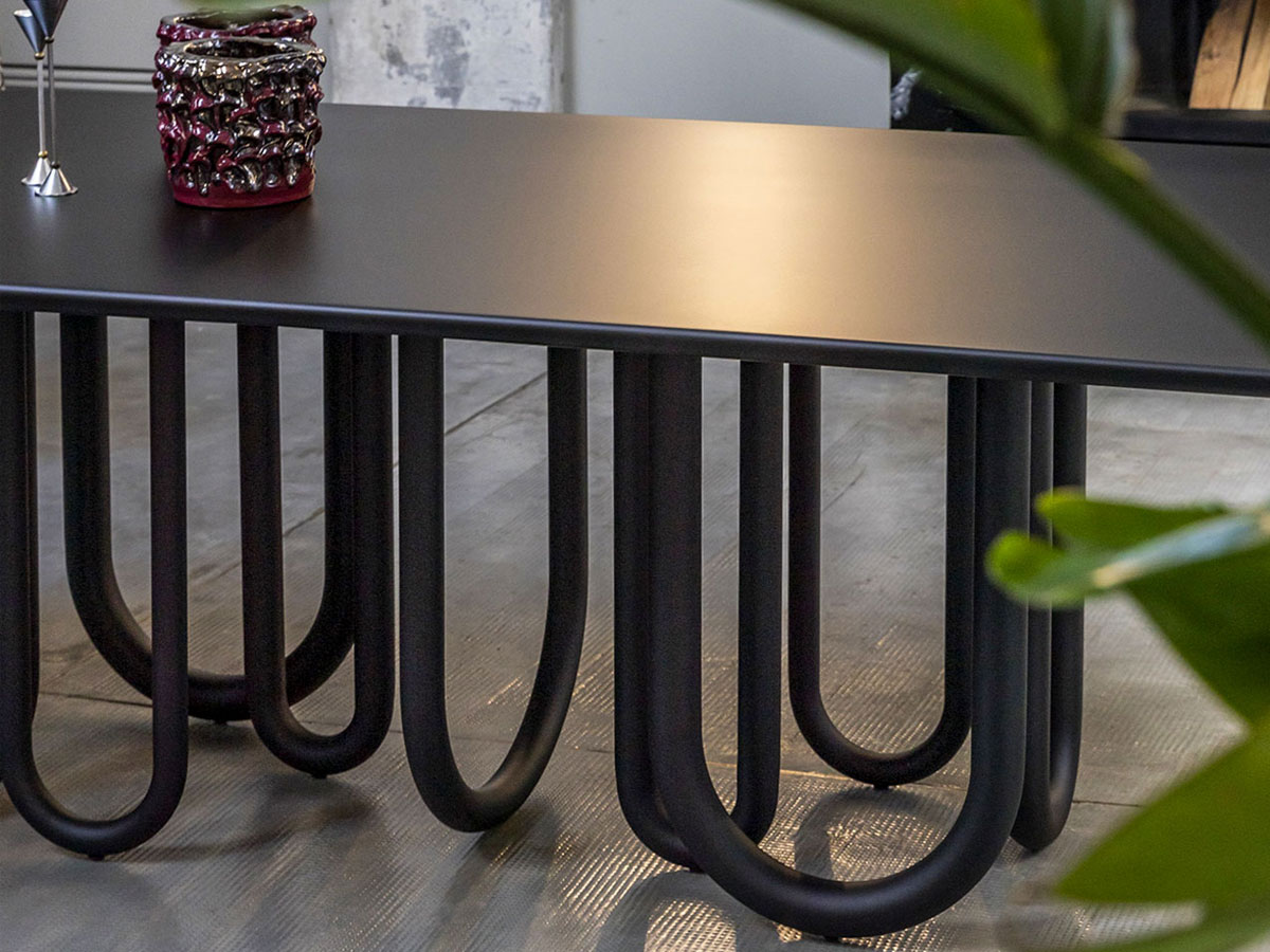 Mogg Medusa Table
