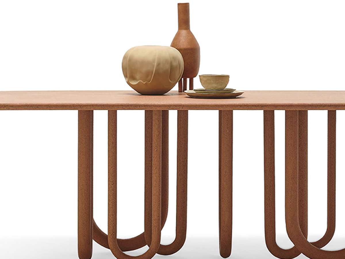 Mogg Medusa Table