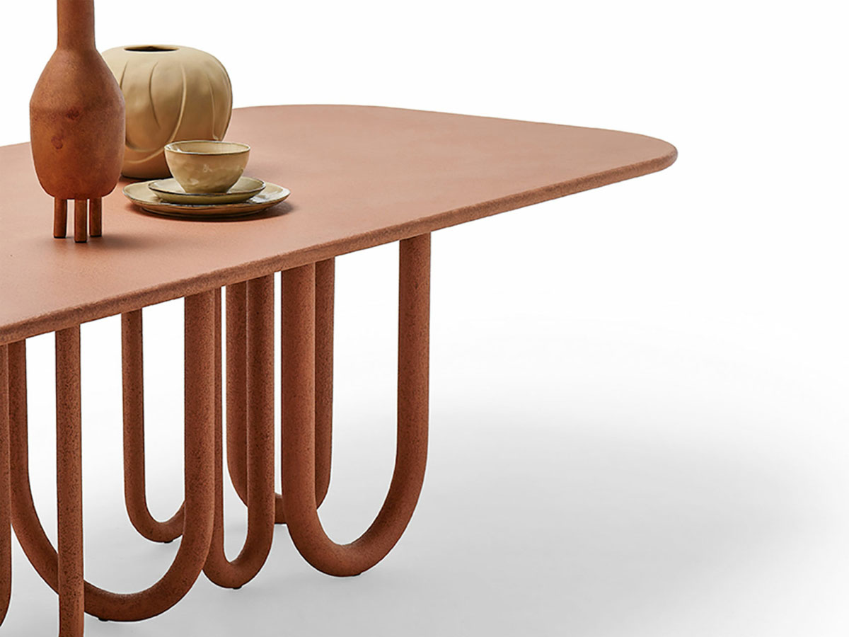Mogg Medusa Table