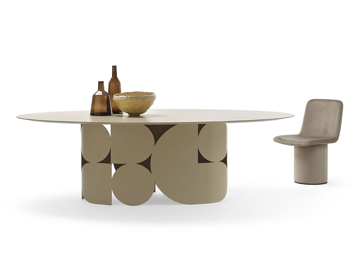 Mogg Shape Oval Table
