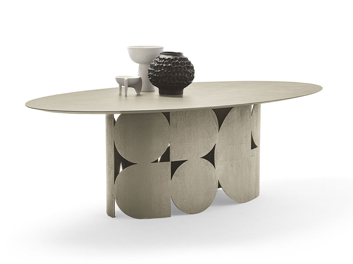 Mogg Shape Oval Table
