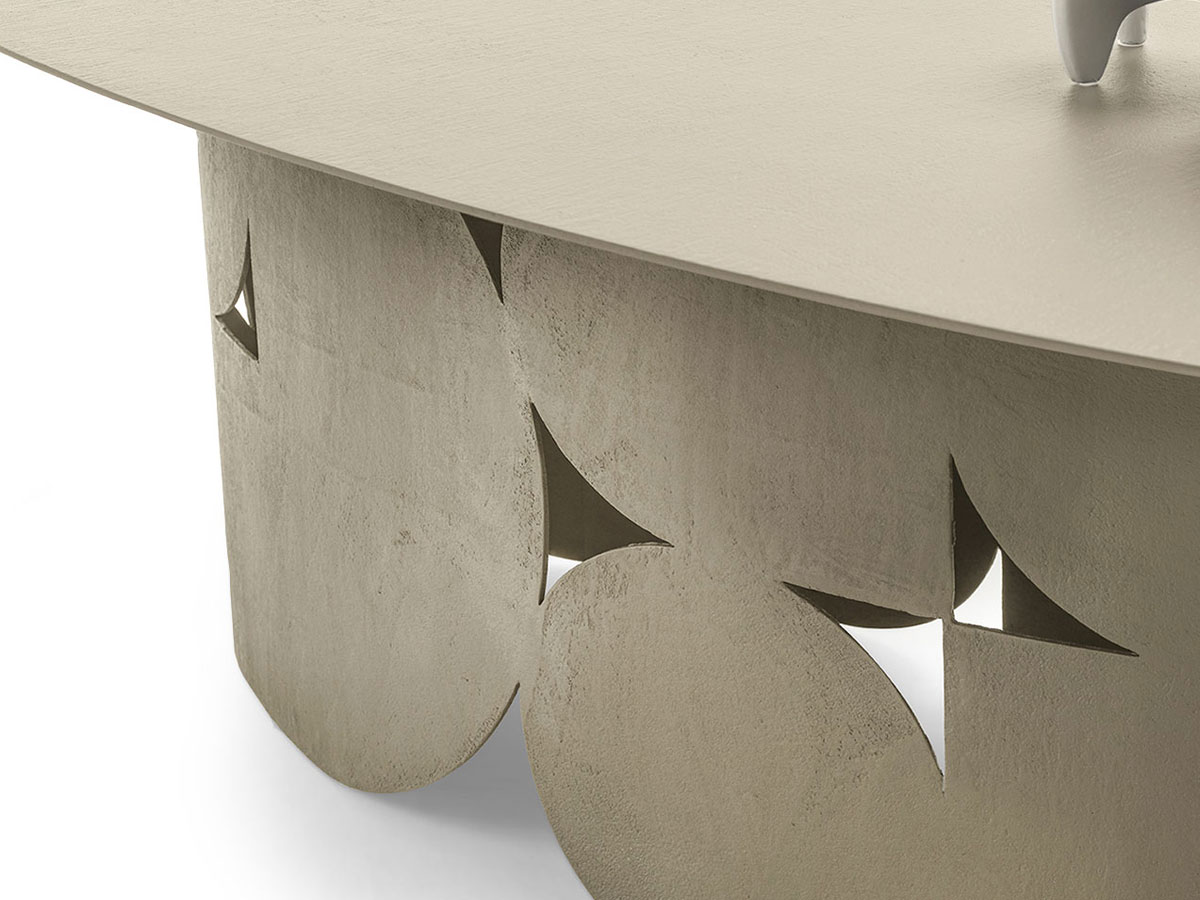 Mogg Shape Oval Table