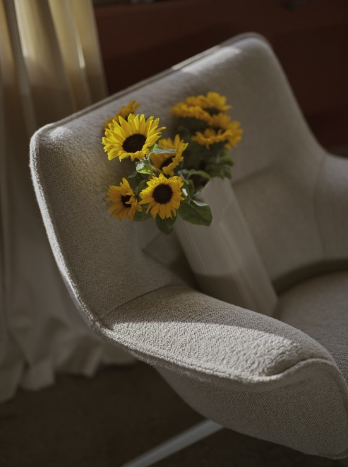 Muuto Doze Lounge Chair Low Back Swivel Base