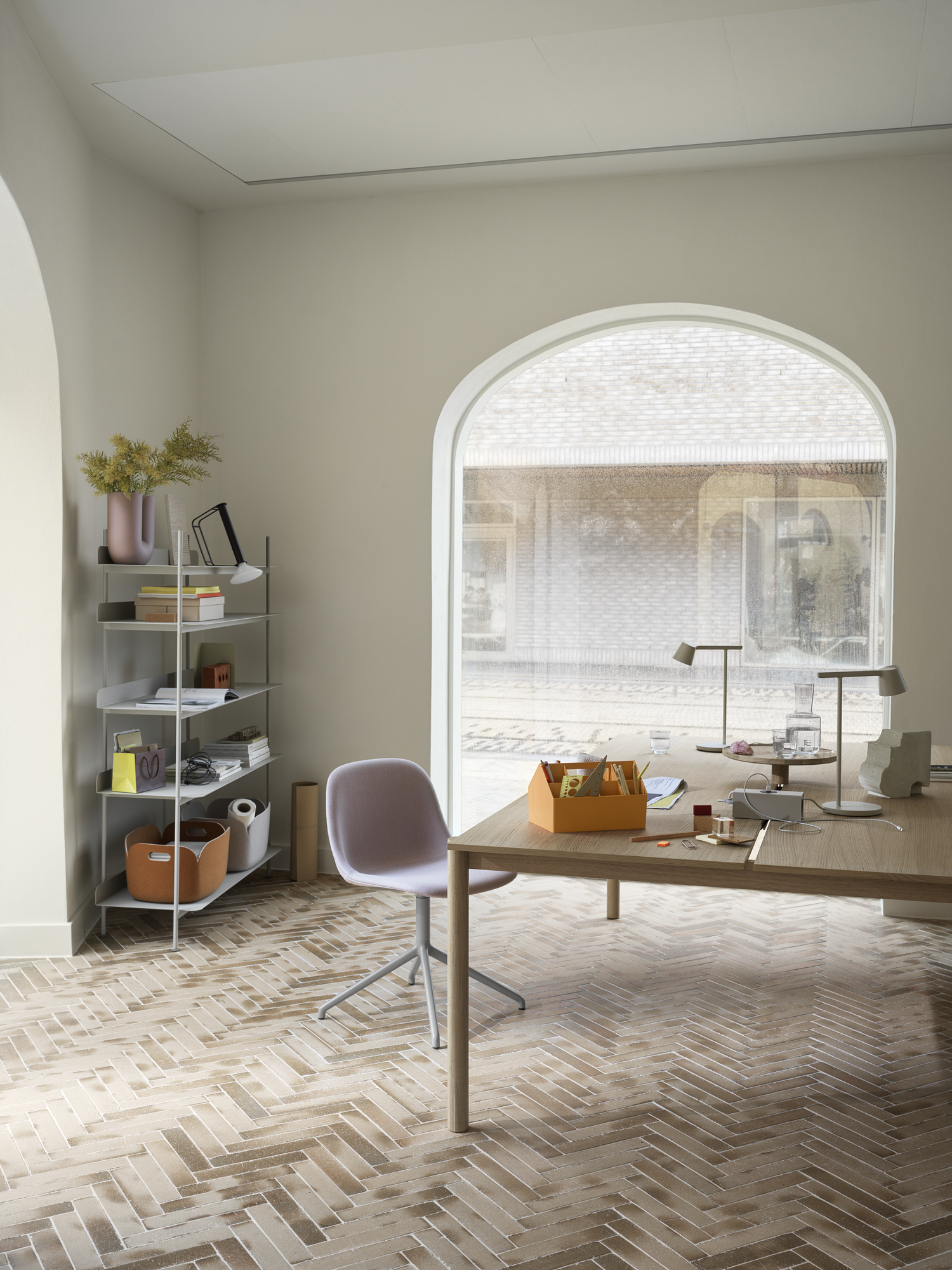 Muuto Linear System Table