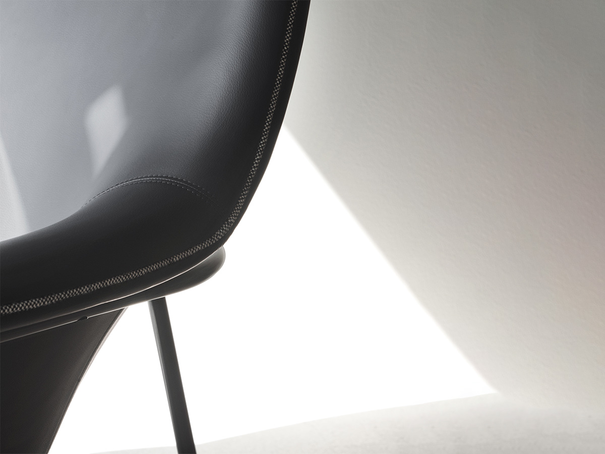 Normann Copenhagen Drape Lounge Chair High With Headrest Metal Base