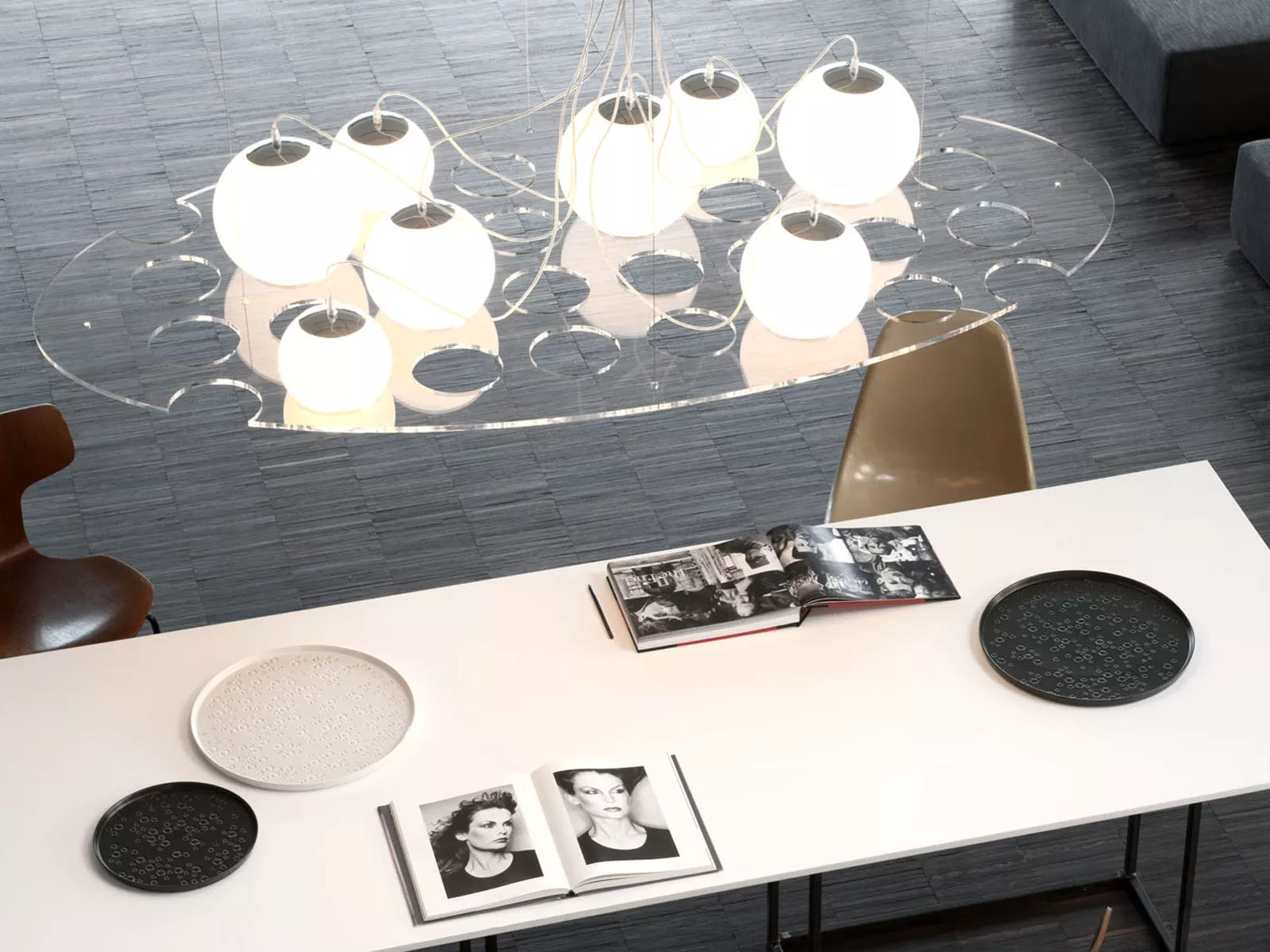 Oluce Plateau 476 Suspension Lamp