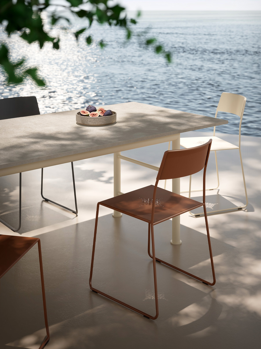 Opinion Ciatti Axis Outdoor Table