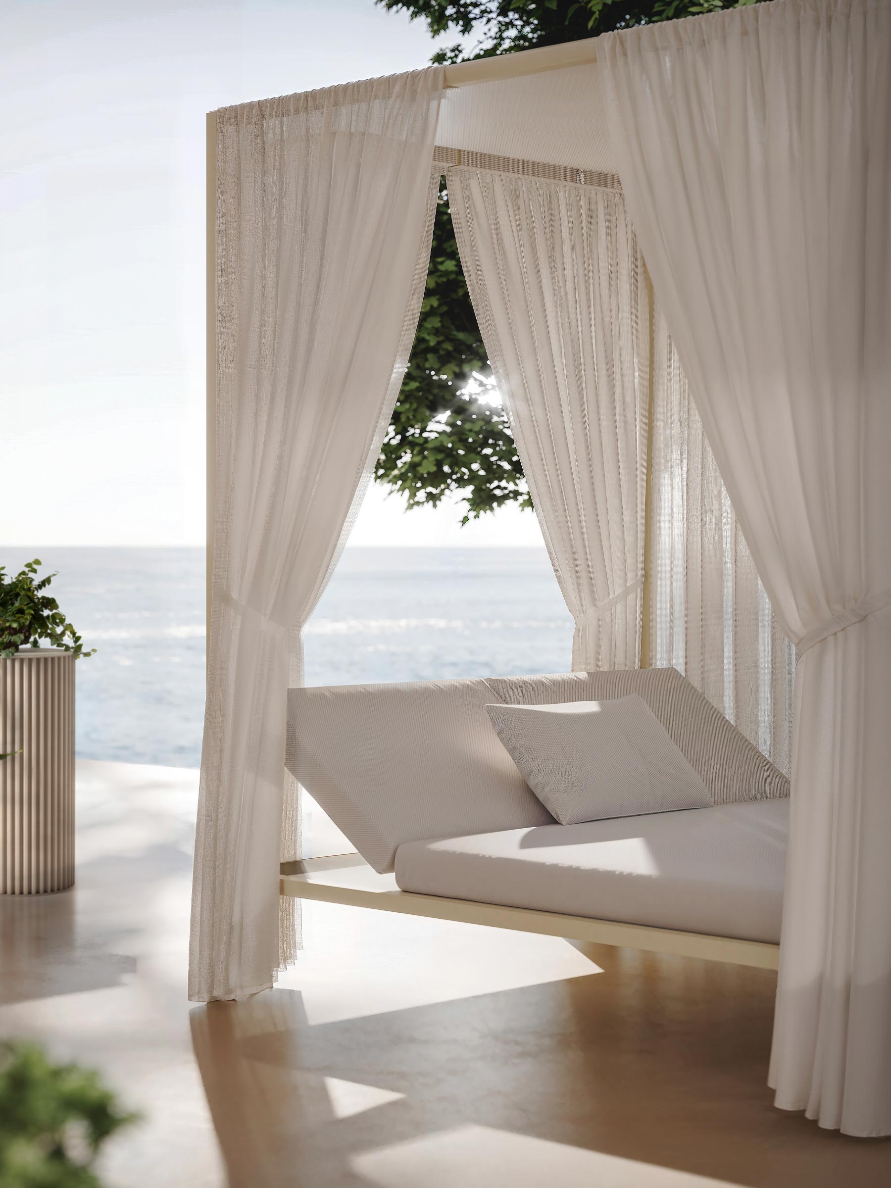 Opinion Ciatti Illetto Canopy Bed Outdoor