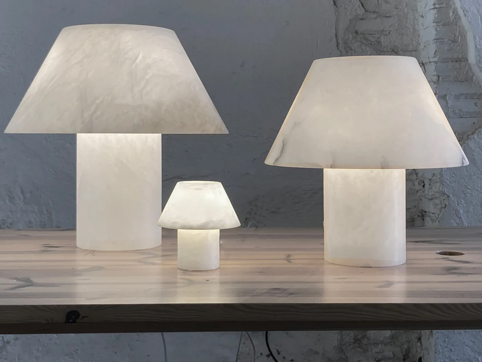 Parachilna Petra M Me Table Lamp