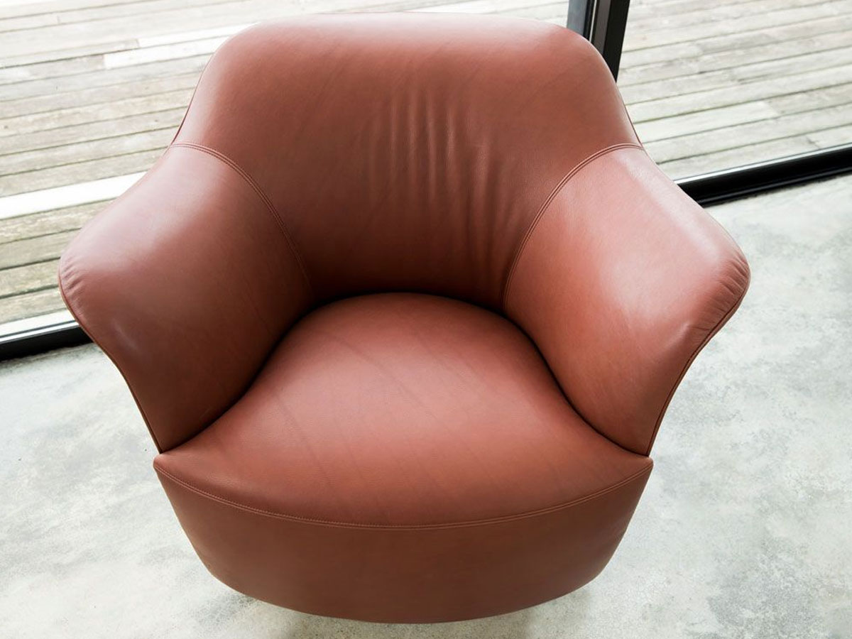 Poltrona Frau Aida Armchair