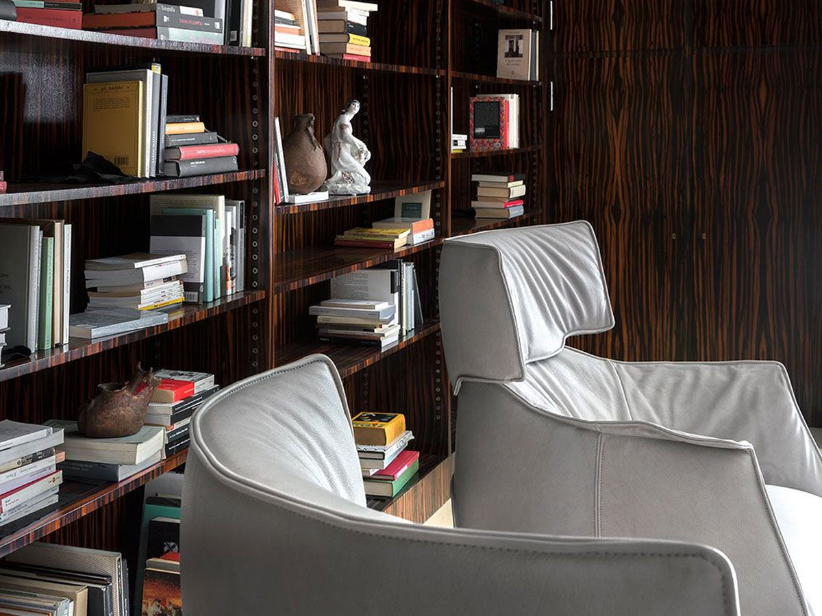 Poltrona Frau Archibald King Armchair
