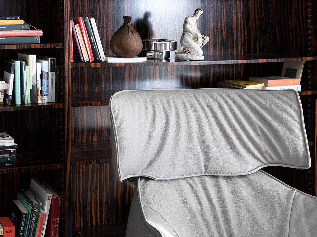 Poltrona Frau Archibald King Armchair