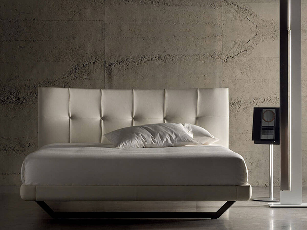 Poltrona Frau Aurora Due Bed Leather Back