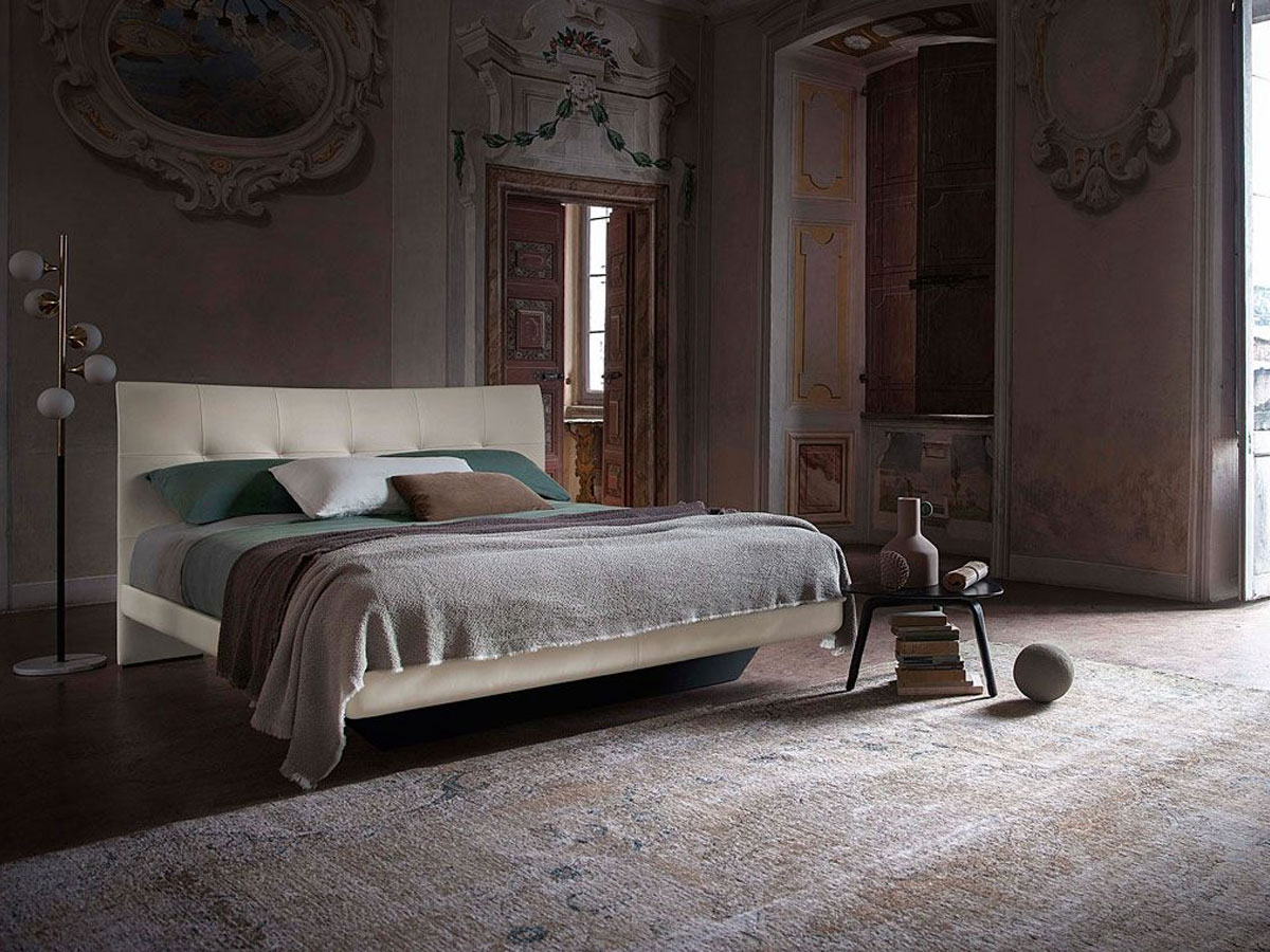 Poltrona Frau Aurora Due Bed Leather Back