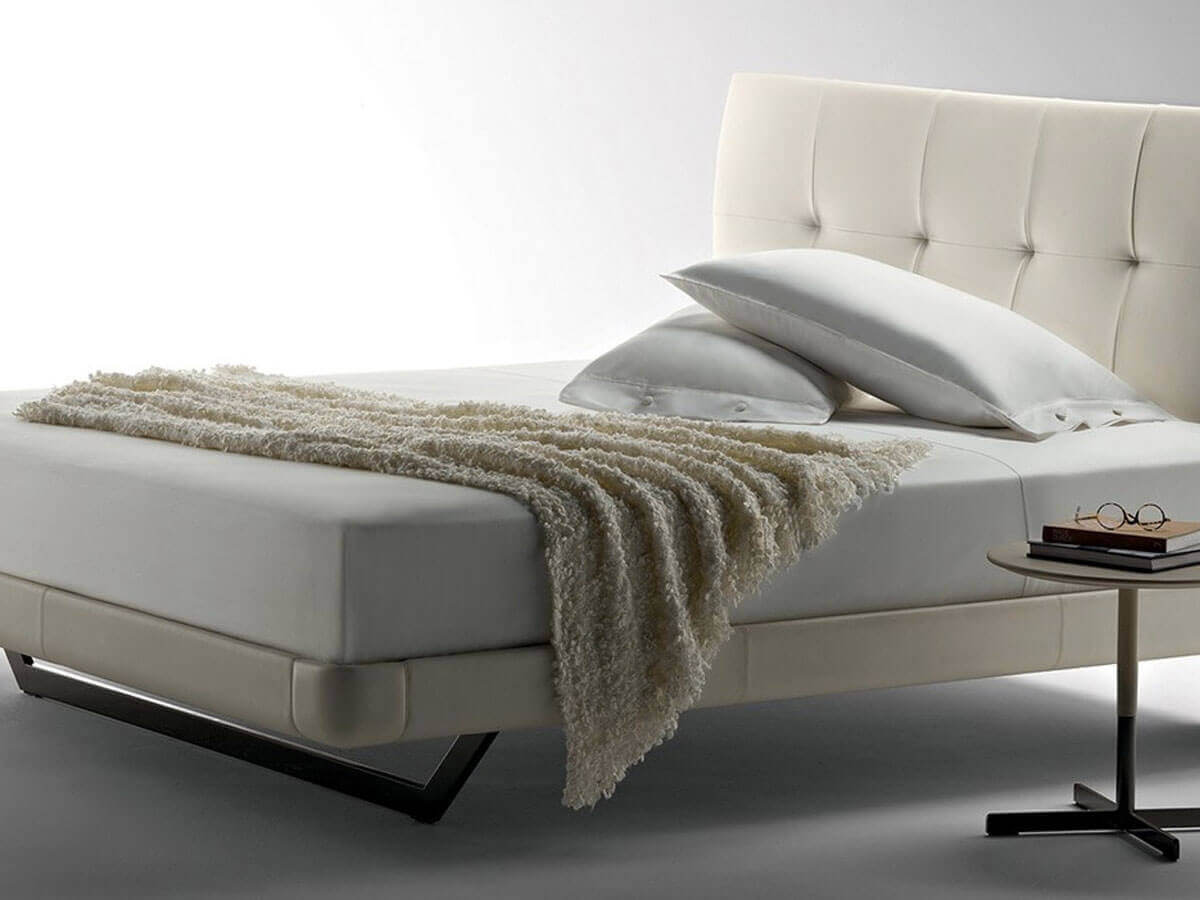 Poltrona Frau Aurora Due Bed Leather Back