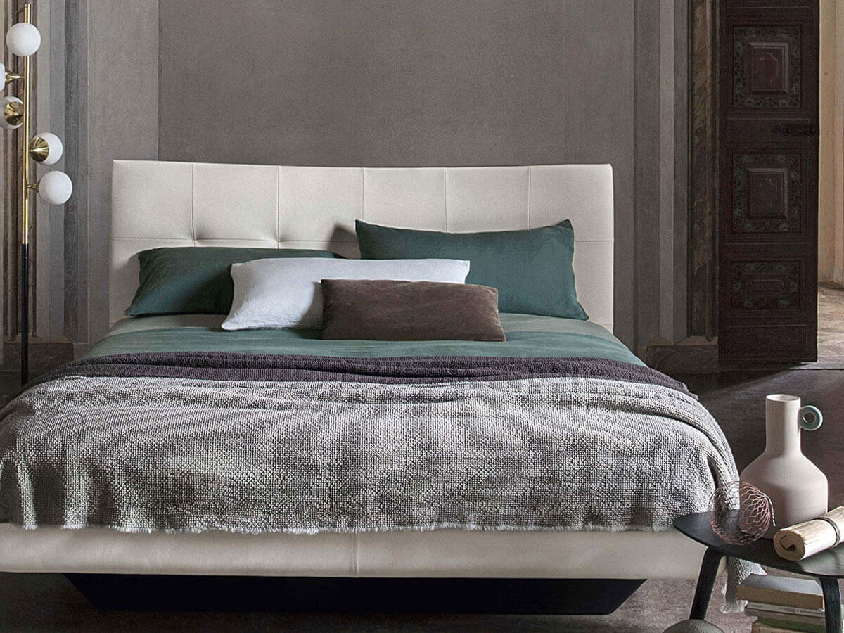 Poltrona Frau Aurora Due Bed Leather Back