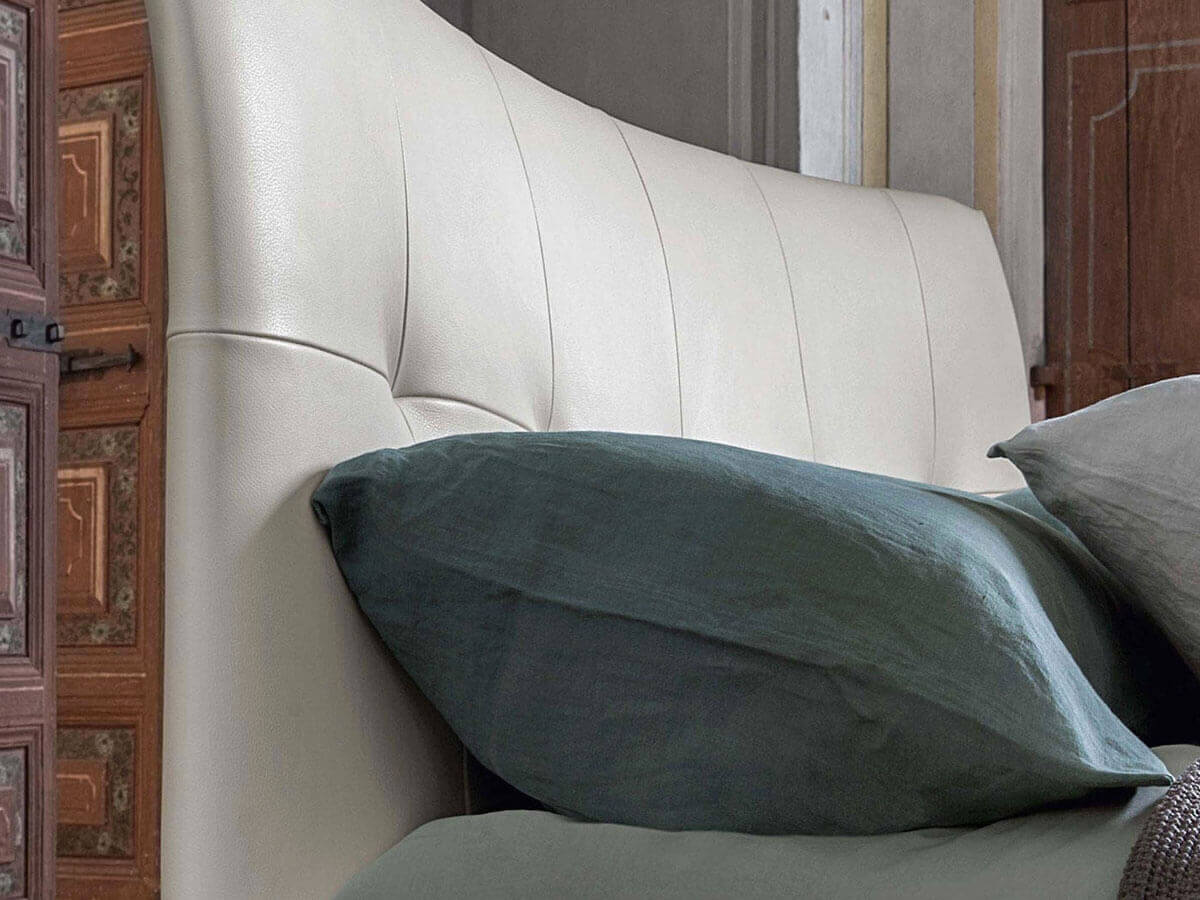 Poltrona Frau Aurora Due Bed Fabric Back