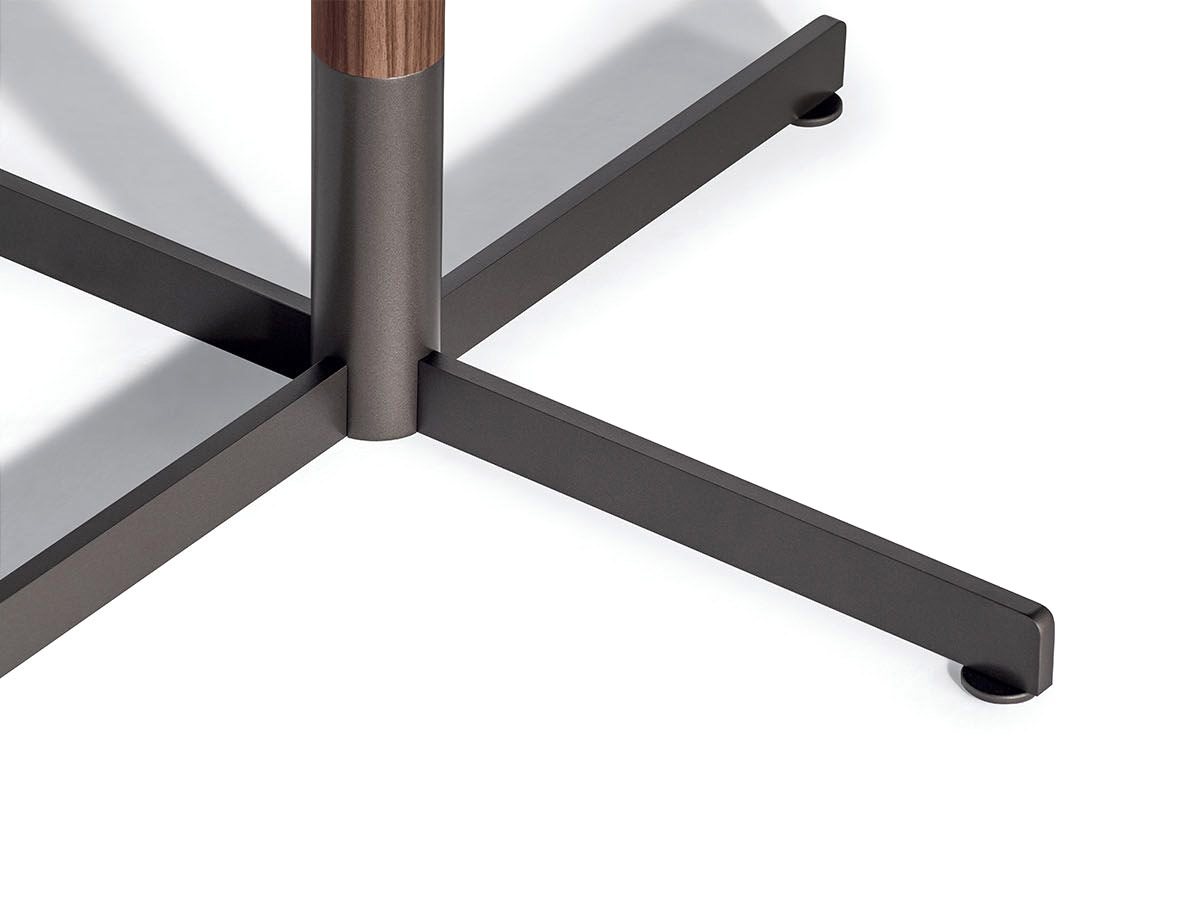 Poltrona Frau Bob Bistrot Table