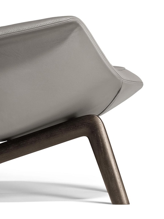 Poltrona Frau Downtown Lounge Armchair