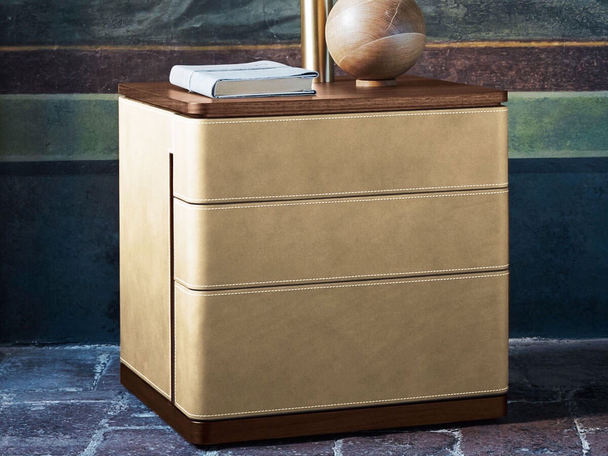 Poltrona Frau Fidelio Notte Bedside Table Saddle Avorio Canaletto Walnut