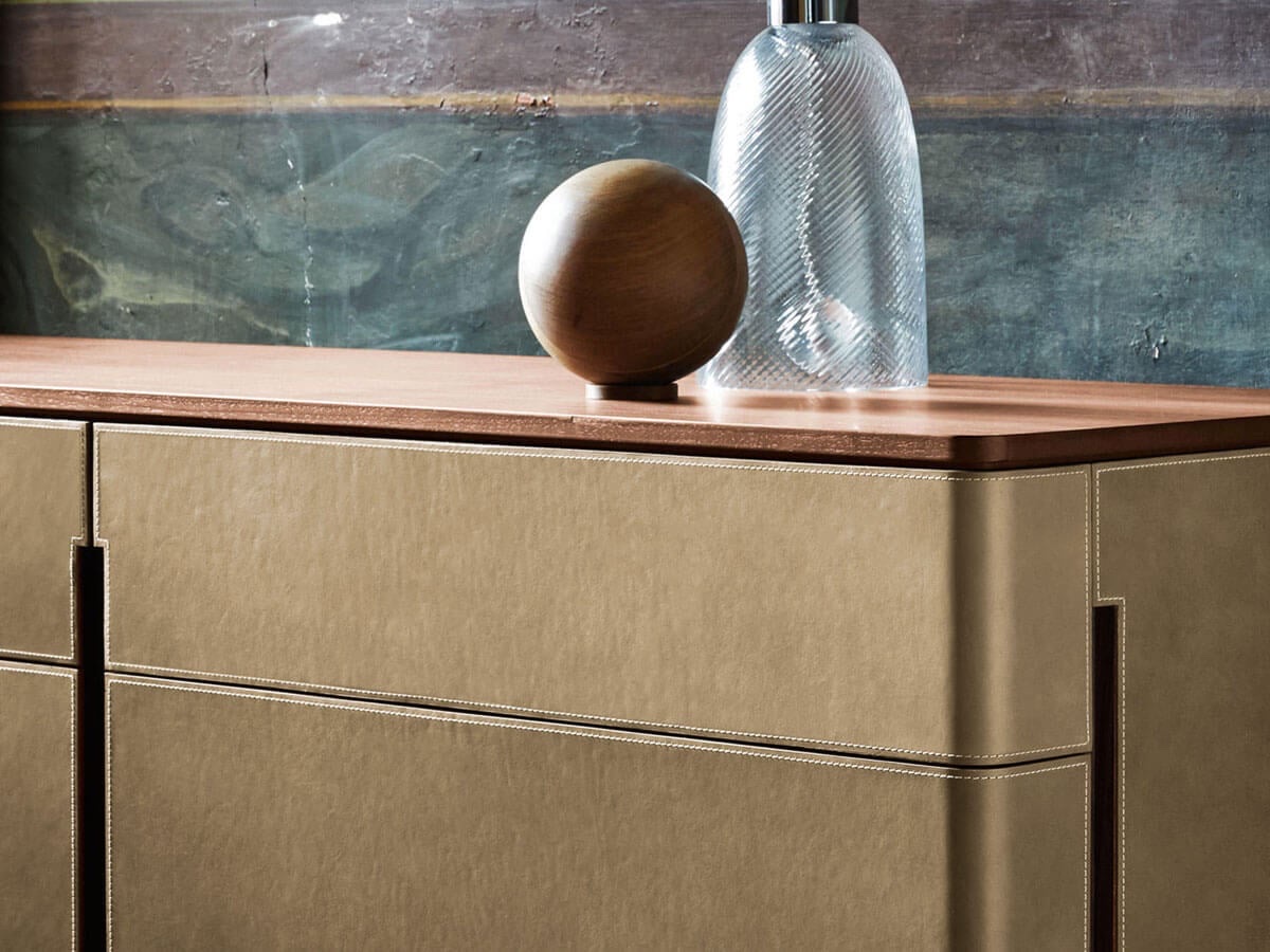 Poltrona Frau Fidelio Notte Bedside Table Saddle Avorio Canaletto Walnut