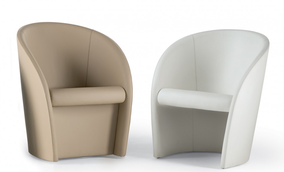 Poltrona Frau Intervista Armchair