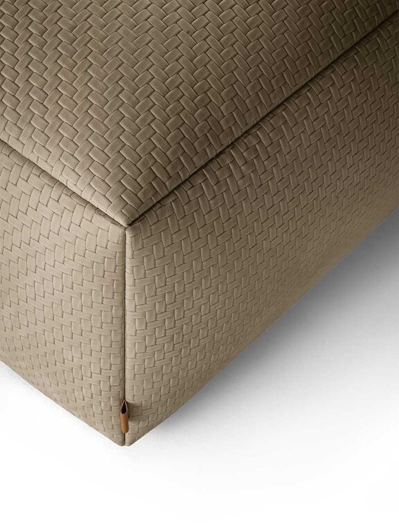 Poltrona Frau Kubaya Pouf