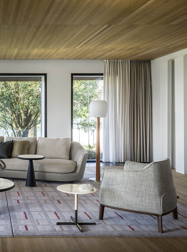 Poltrona Frau Nymph Floor Lamp