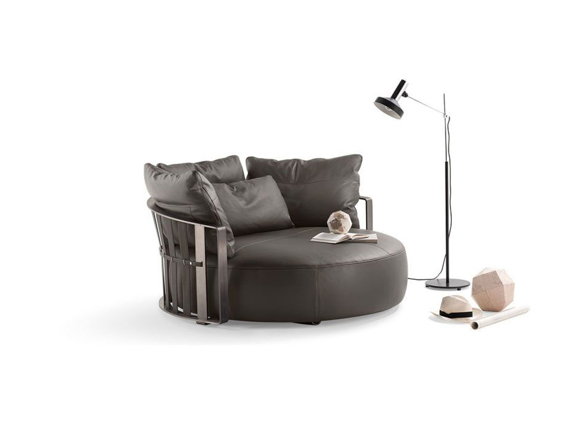 Poltrona Frau Scarlett Round Sofa