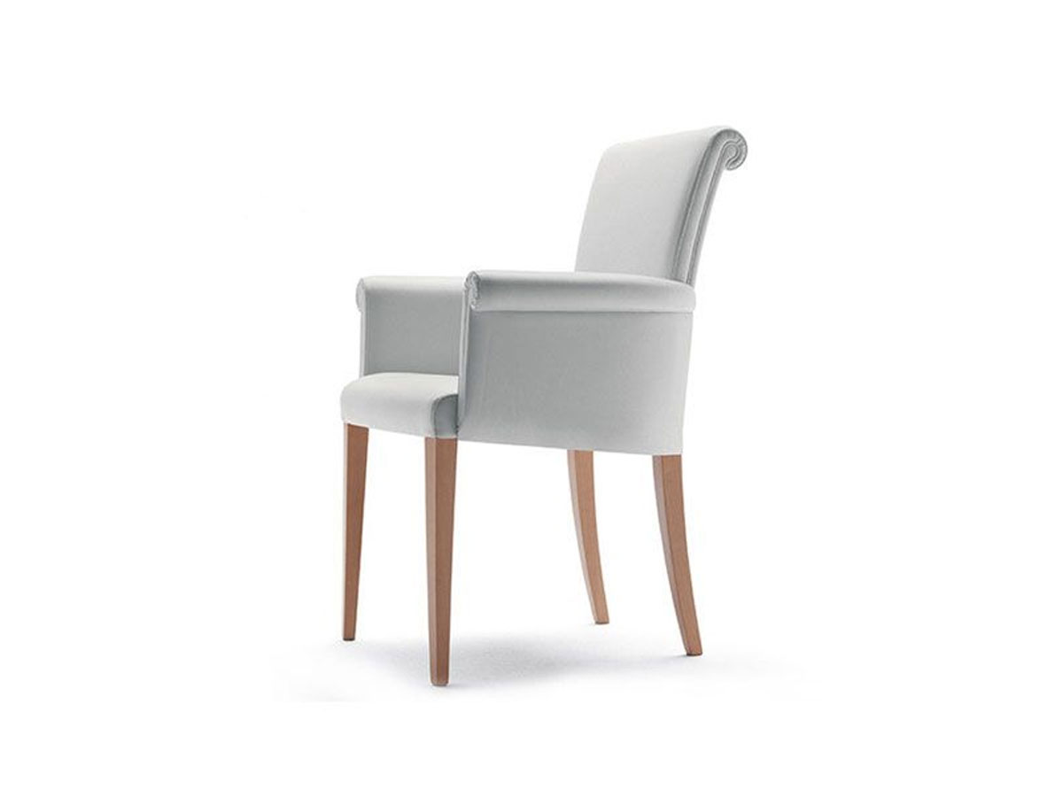 Poltrona Frau Vittoria Armchair