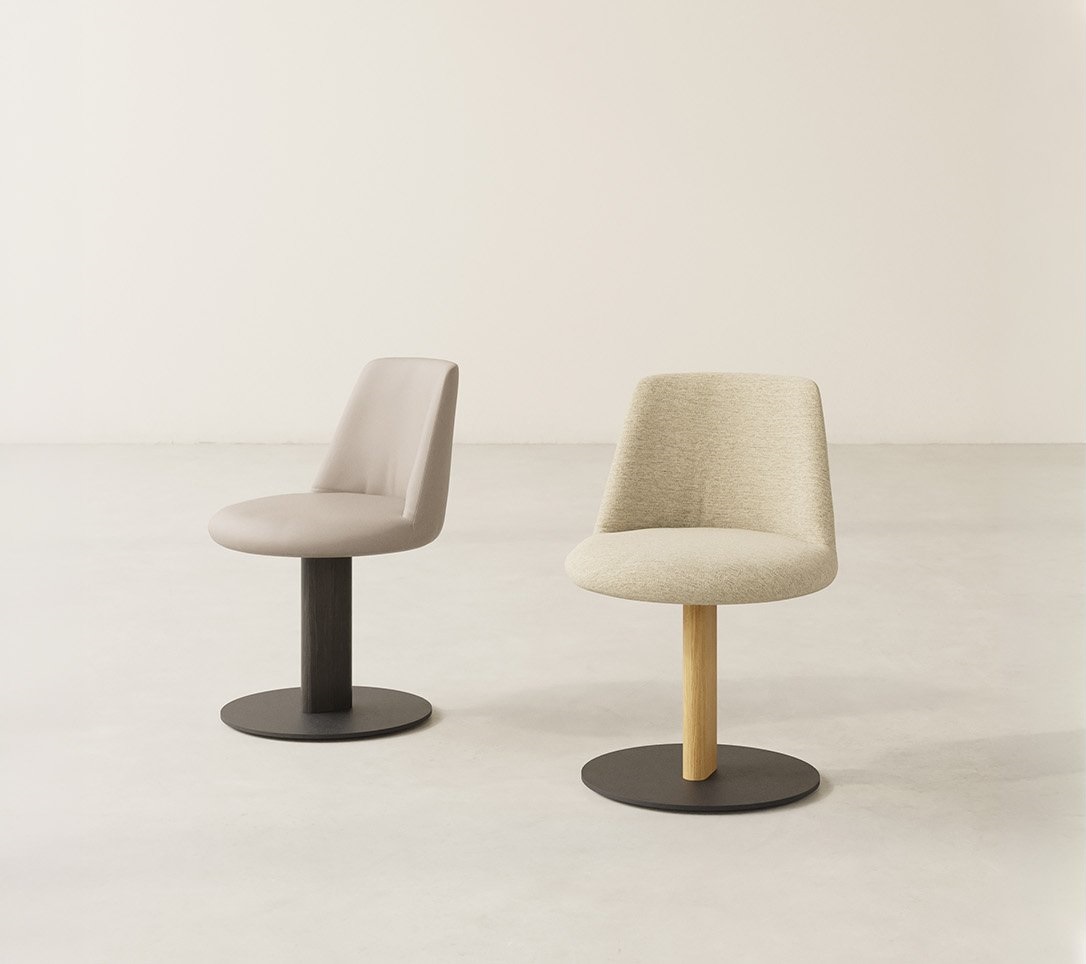 Punt Mobles Poste Swivel Chair With Wooden Base