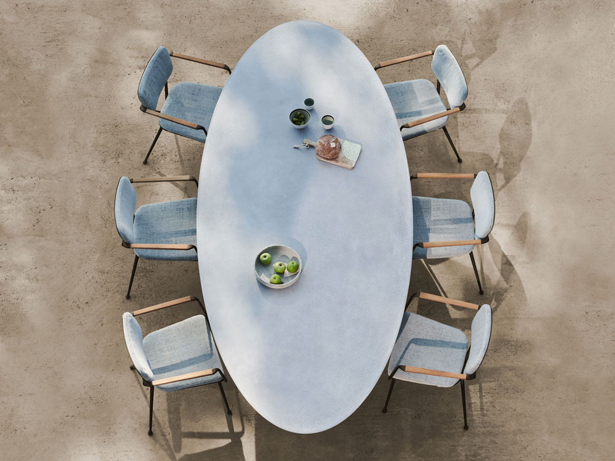 Royal Botania Conix Ellipse Table