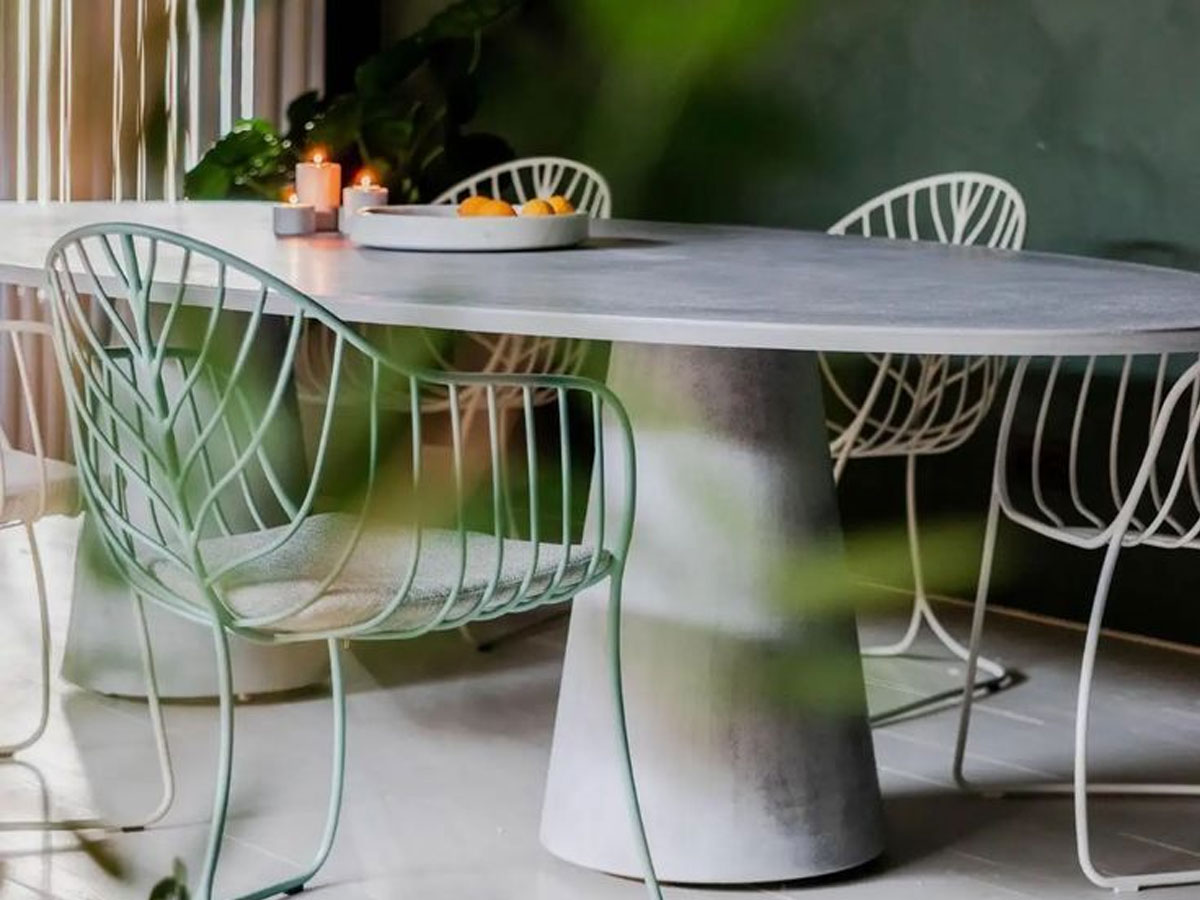 Royal Botania Conix Ellipse Table