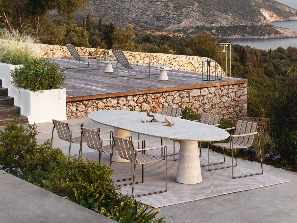 Royal Botania Conix Ellipse Table