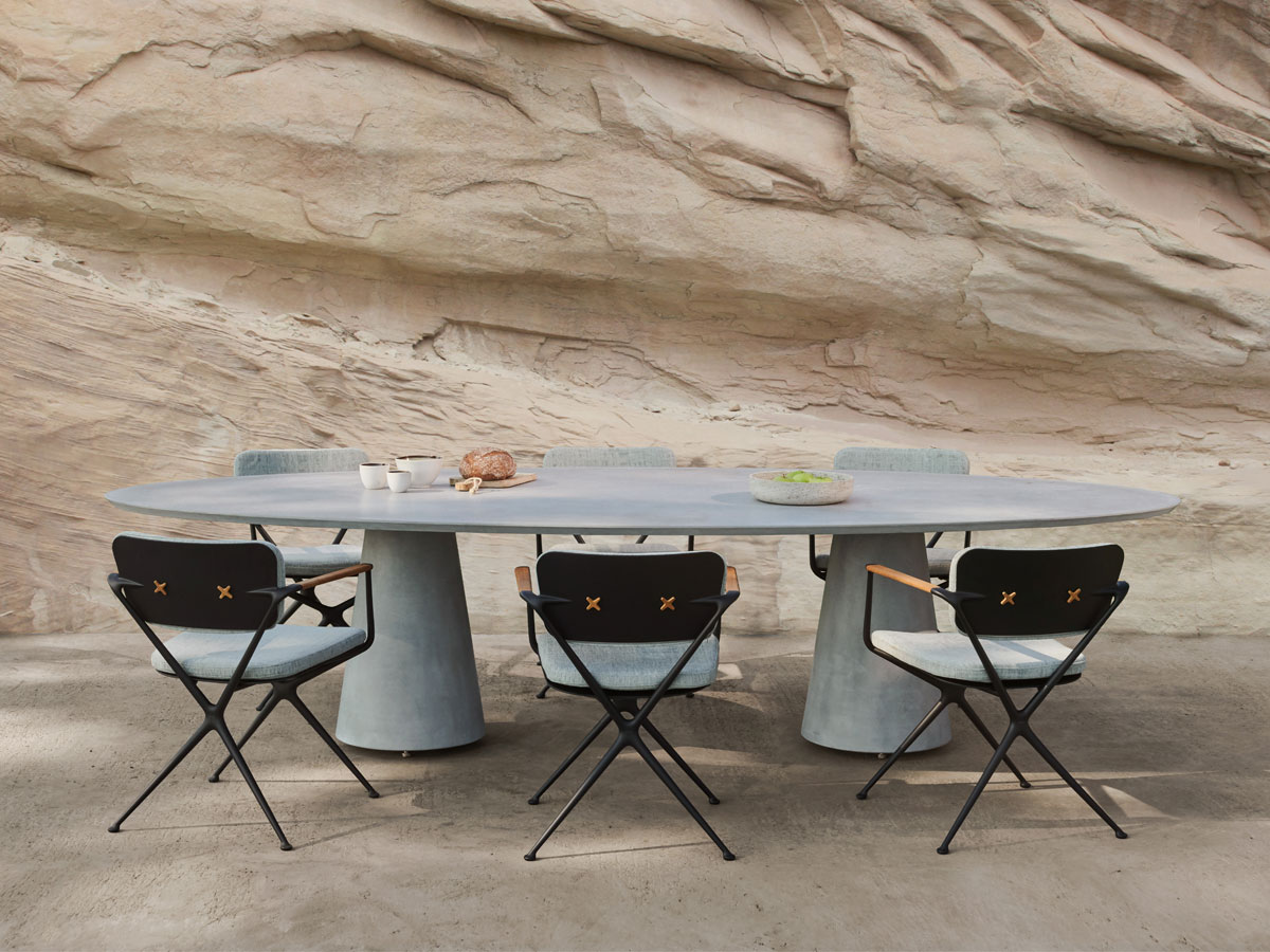 Royal Botania Conix Ellipse Table