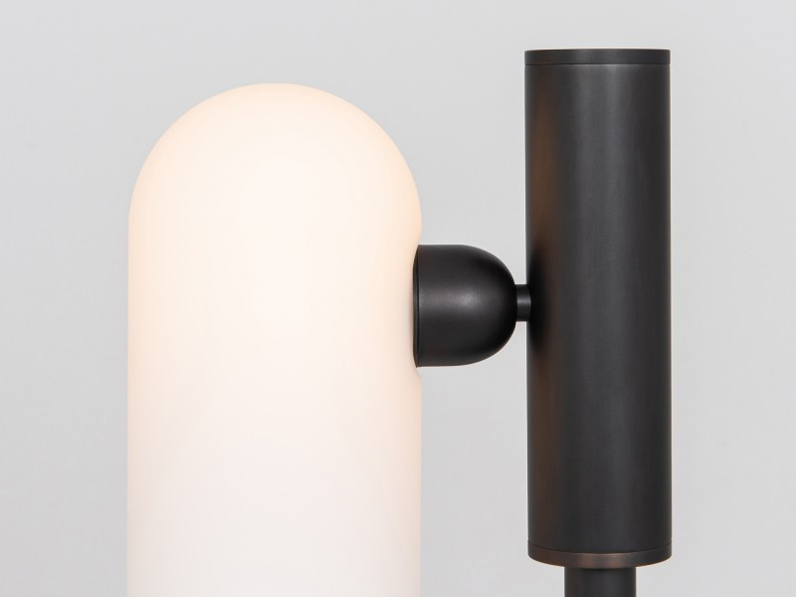 Schwung Odyssey Table Lamp