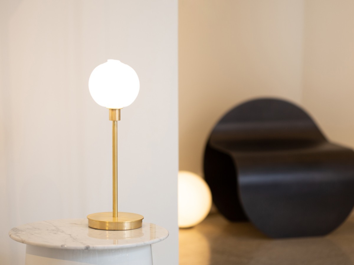 SkLO Stem 1x Table Lamp Brushed Brass