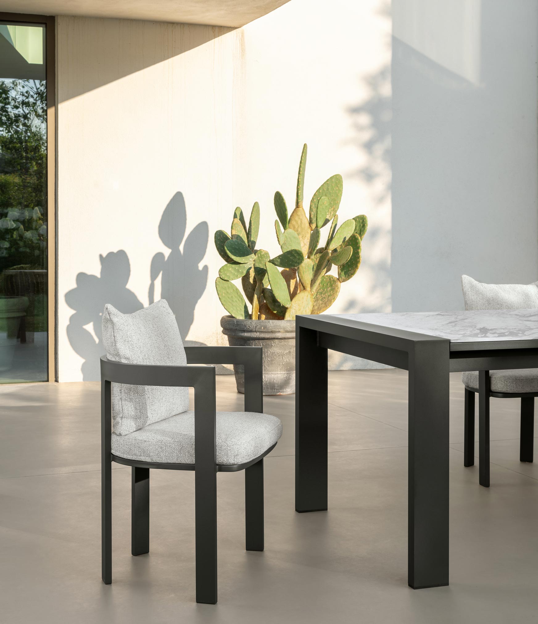 Talenti Argo Alu Dining Armchair