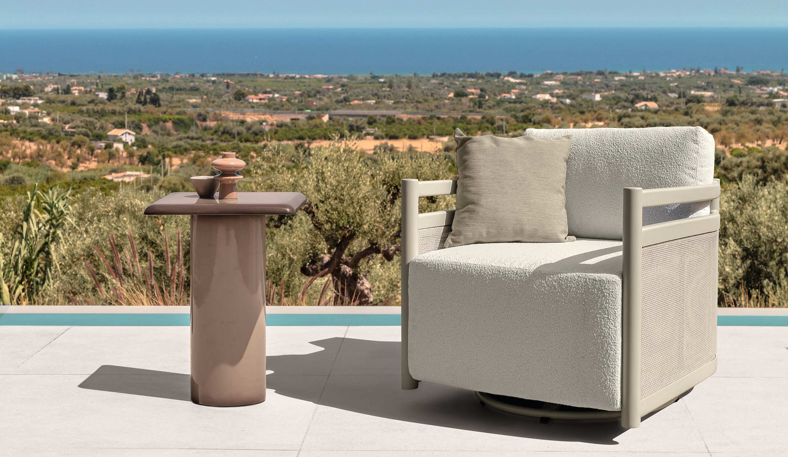 Talenti Edwin Alu Swivel Armchair