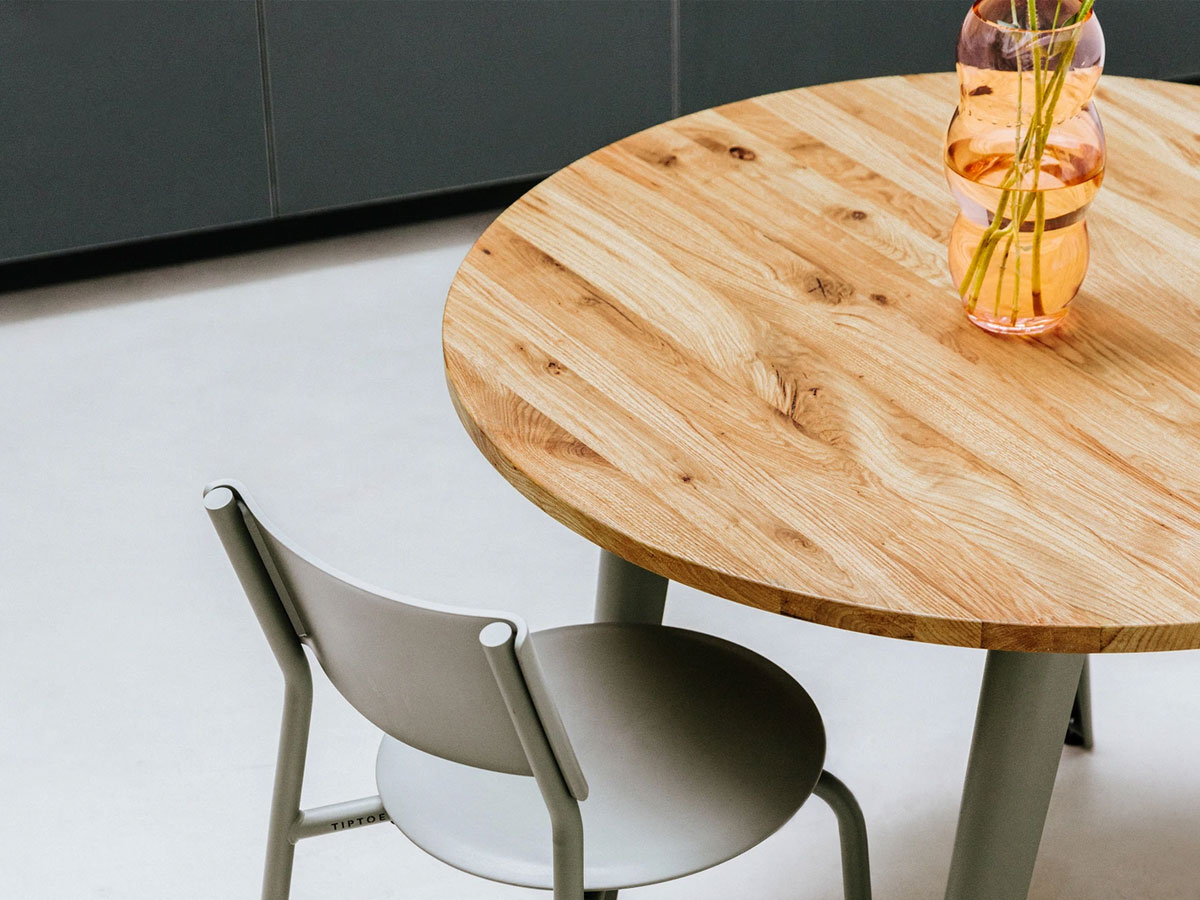 Tiptoe New Modern Round Table