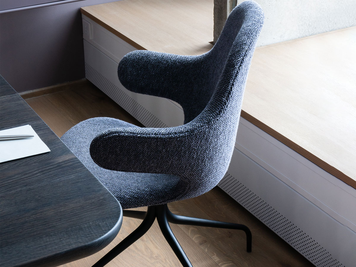 Tradition Catch Chair Jh2 With Swivel Base