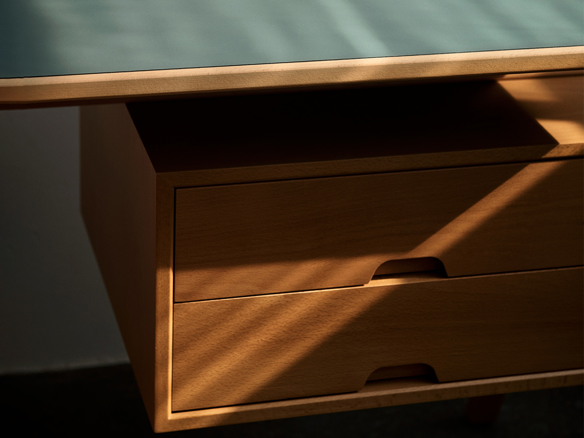 Tradition Daystak Desk