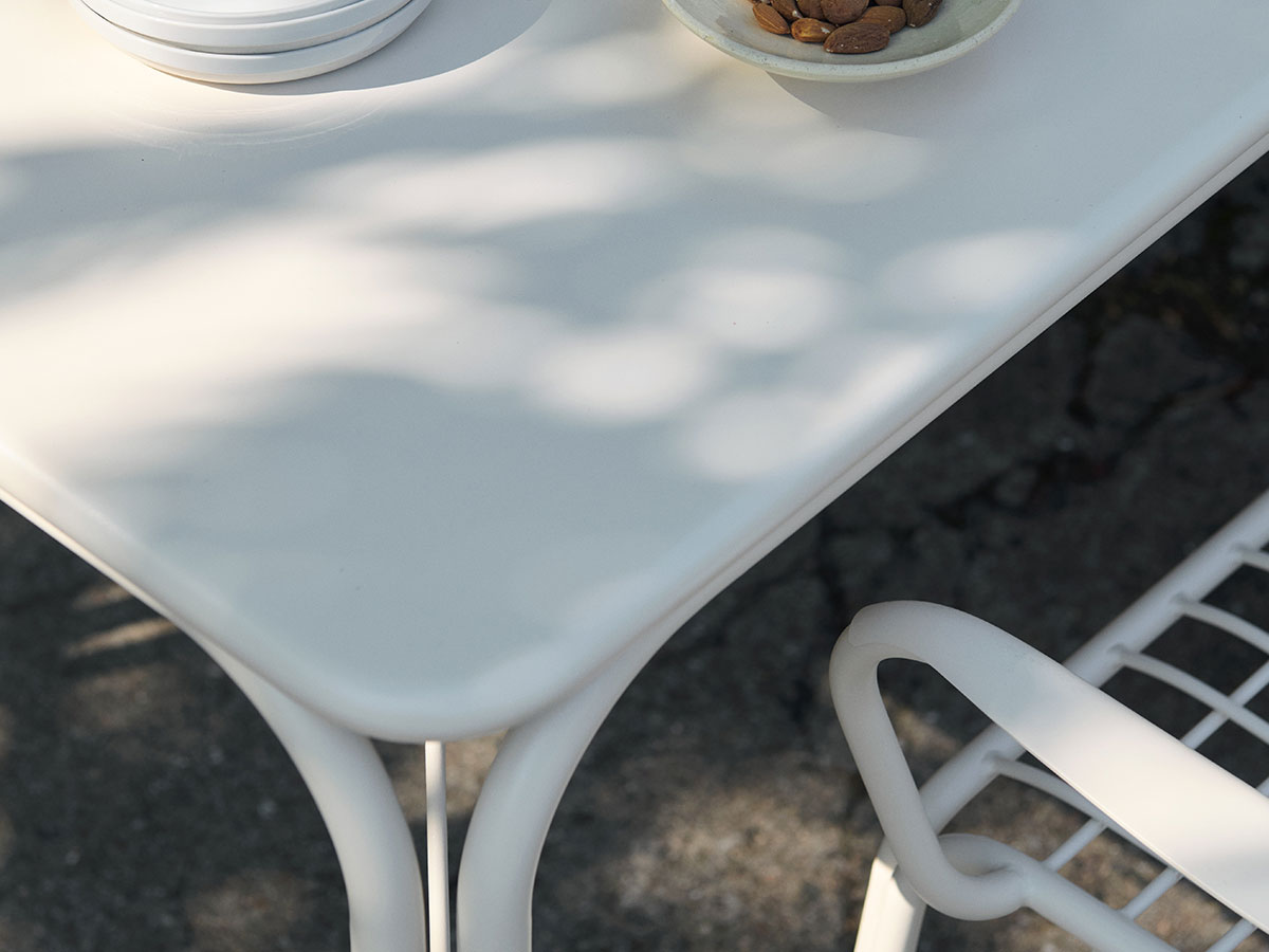 Tradition Thorvald Table Outdoor