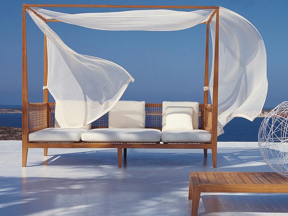 Unopiù Alcova Synthesis Chaiselongue With Canopy