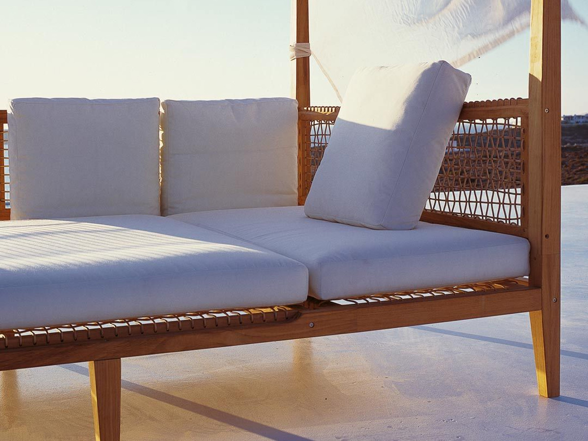 Unopiù Alcova Synthesis Chaiselongue With Canopy