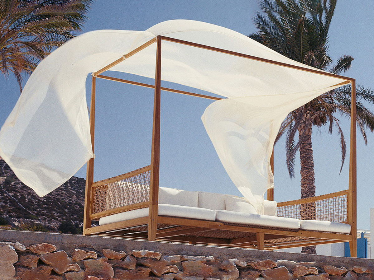 Unopiù Alcova Synthesis Chaiselongue With Canopy