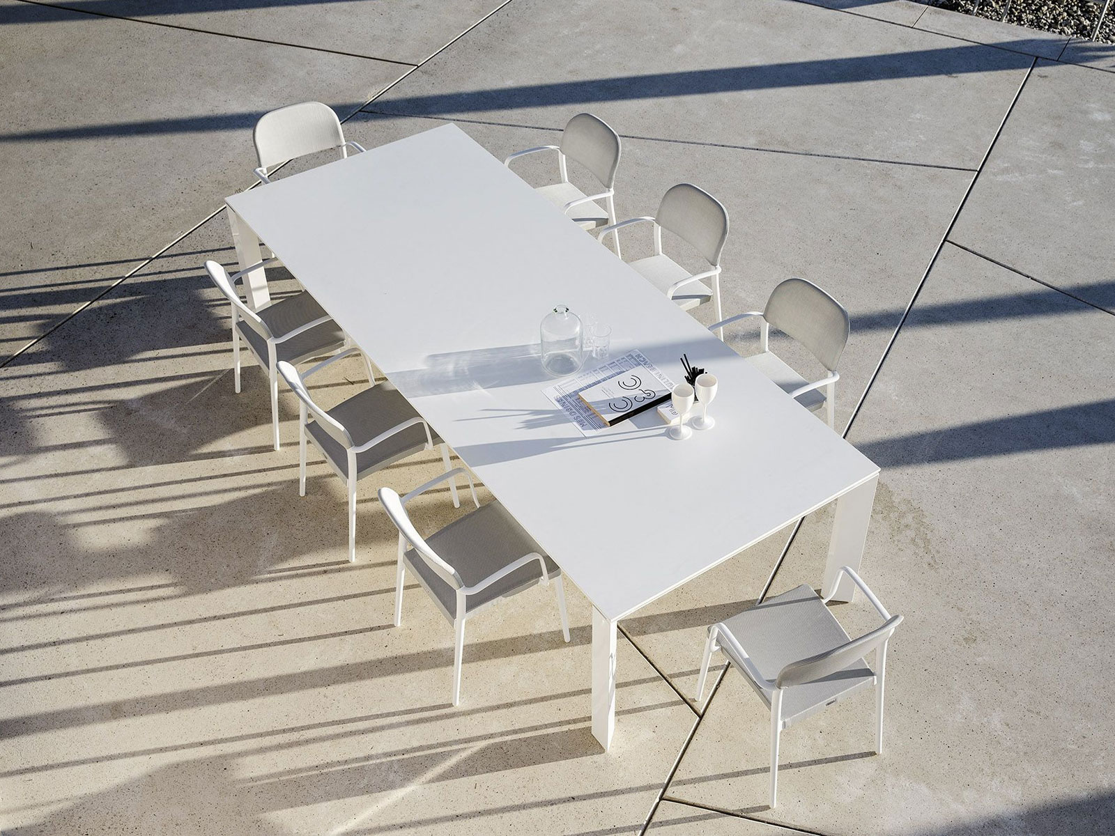 Varaschin Dolmen Table