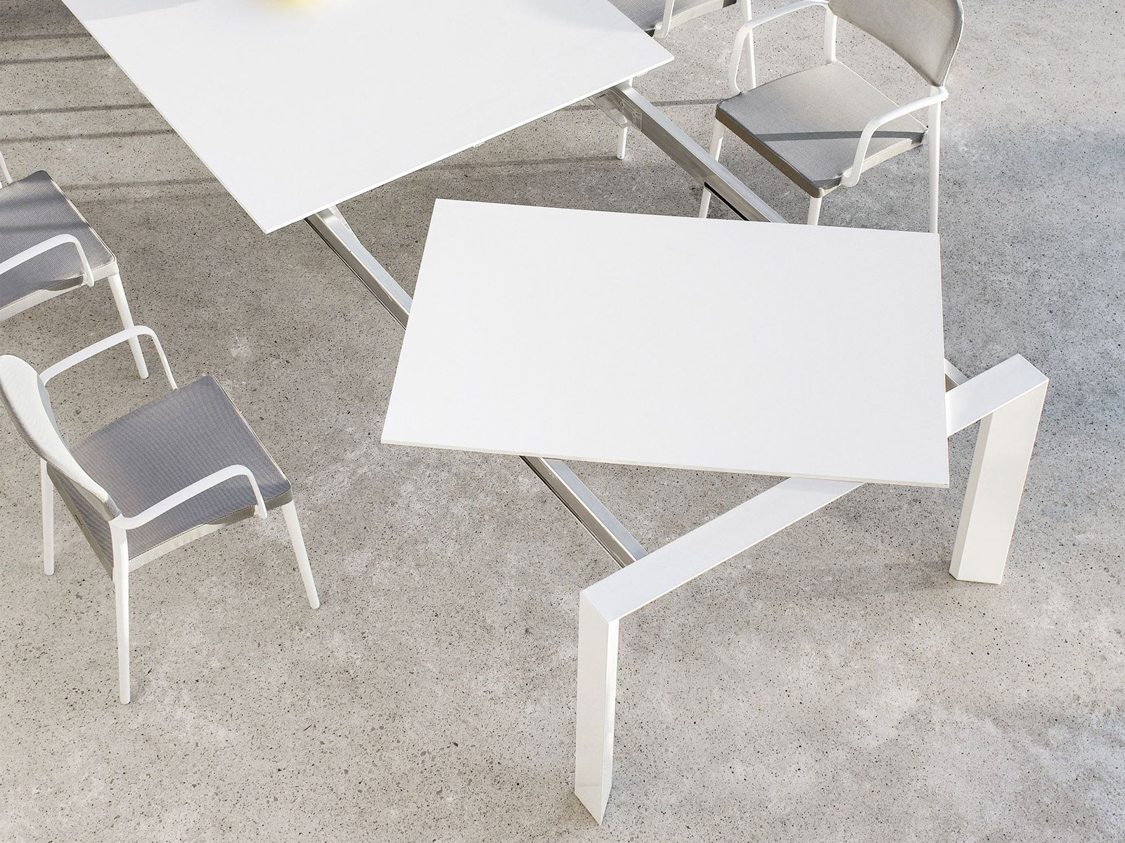 Varaschin Dolmen Table