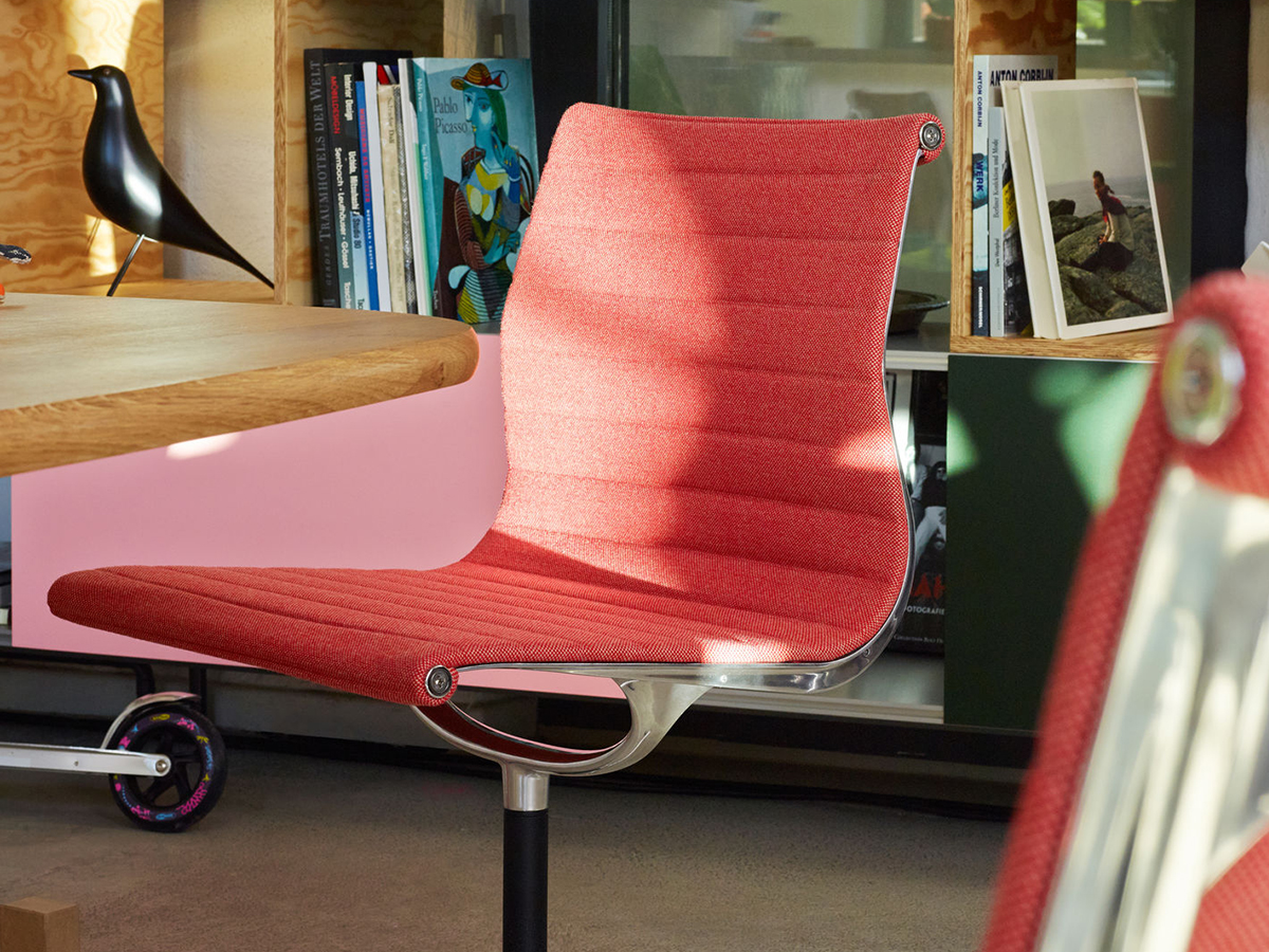 Vitra Aluminium Chair Ea 101