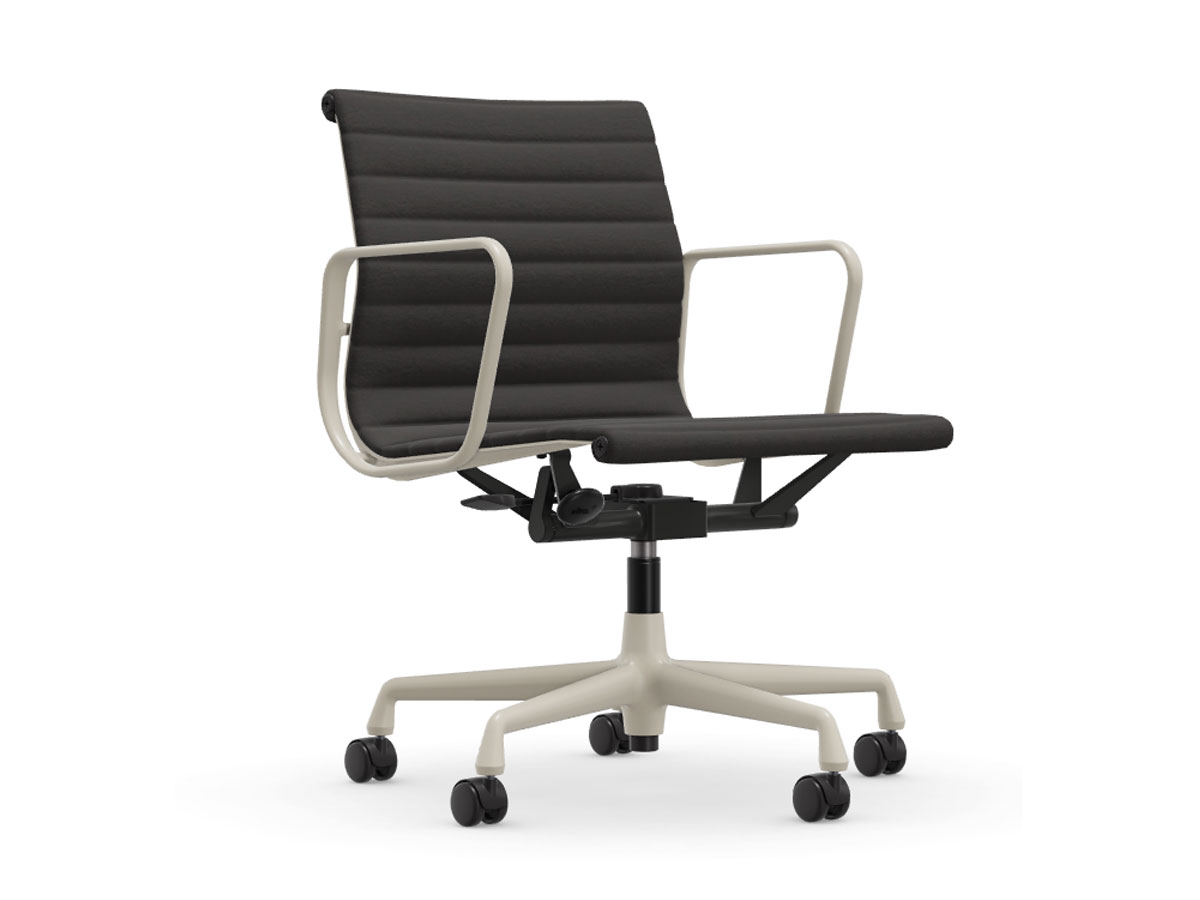 Vitra Aluminium Chair Ea 117
